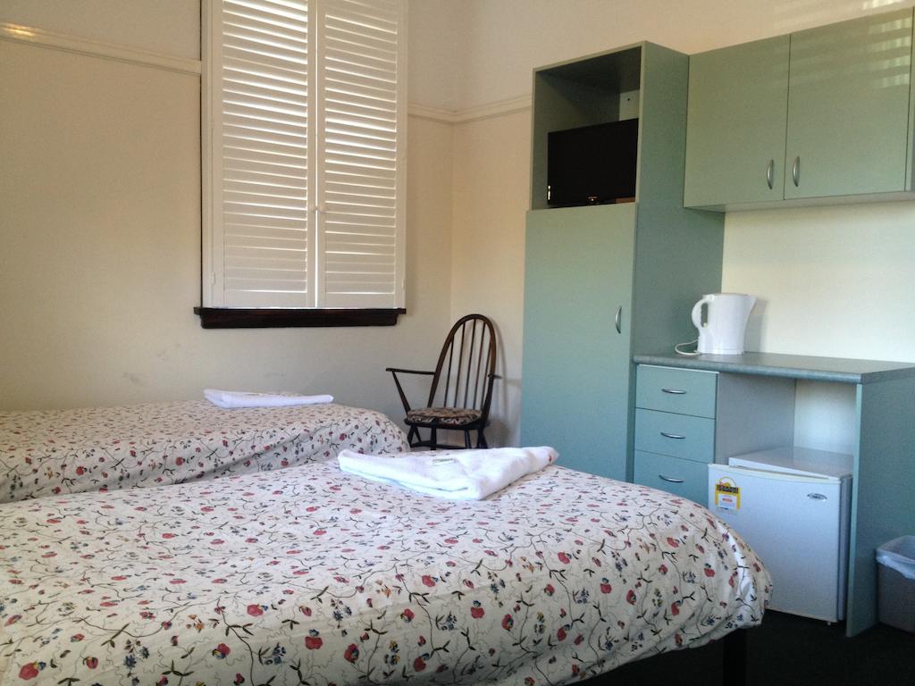 Concord Hotel Sydney Room photo