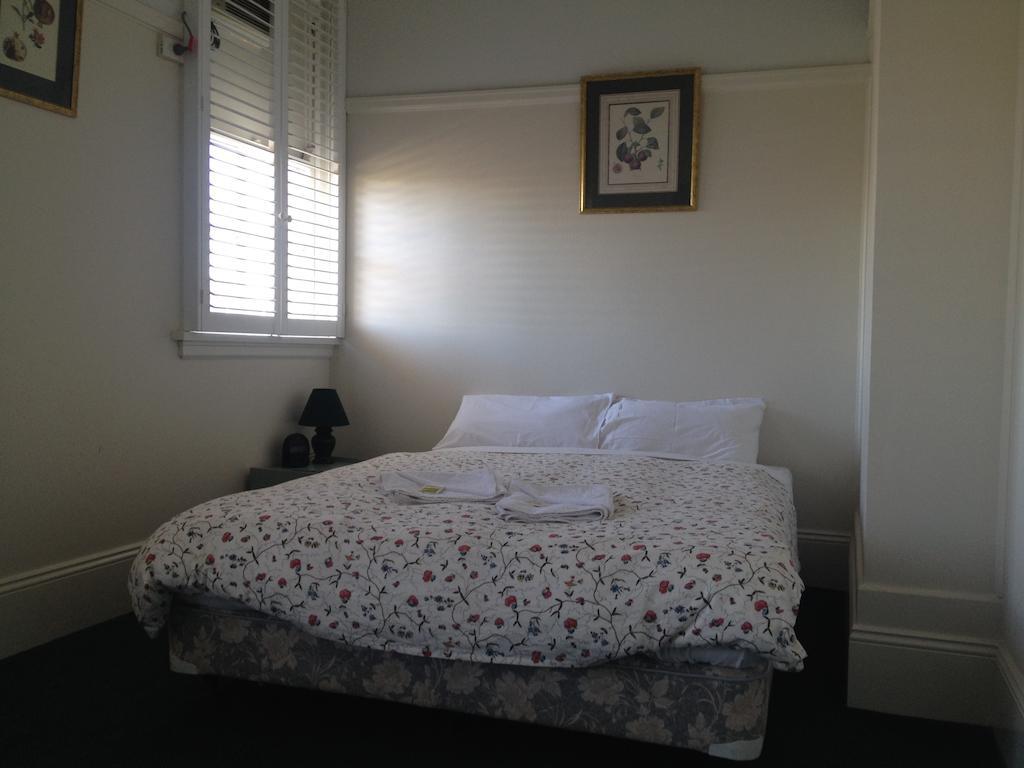 Concord Hotel Sydney Room photo